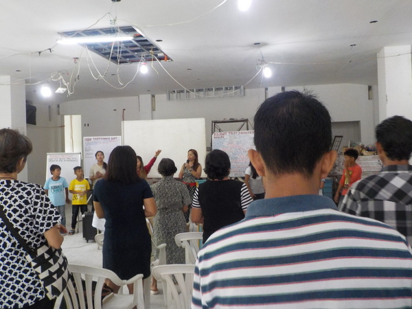 James Stanton: Gemeindeneubau Philippinen